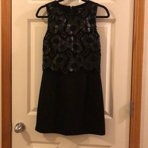 Body hugging dress with lace / leather detail